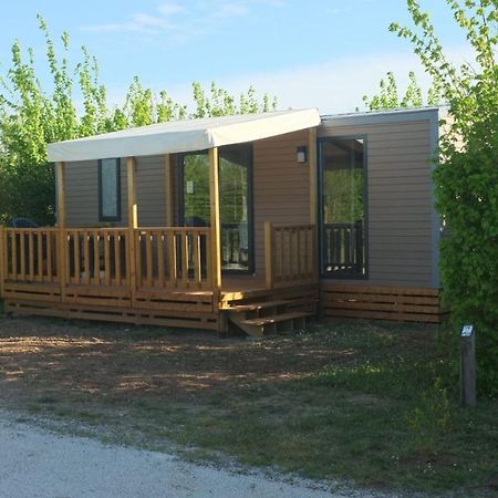 Camping Du Plan D'Eau **** Hotel Saint-Yrieix-sur-Charente Exterior photo