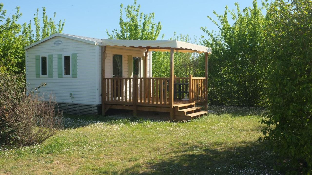 Camping Du Plan D'Eau **** Hotel Saint-Yrieix-sur-Charente Exterior photo