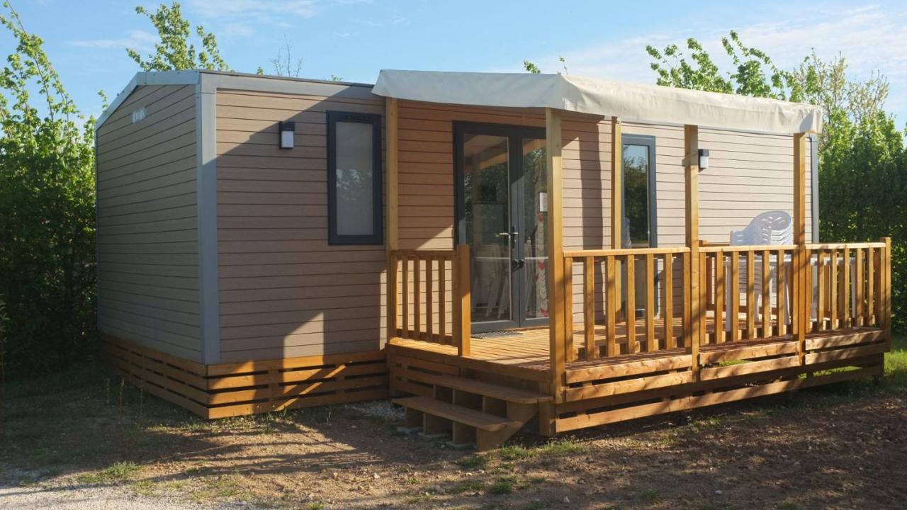 Camping Du Plan D'Eau **** Hotel Saint-Yrieix-sur-Charente Exterior photo